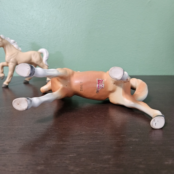 Vintage Brinn's Palomino Horse Porcelain / Ceramic Figurines - Picture 8 of 11